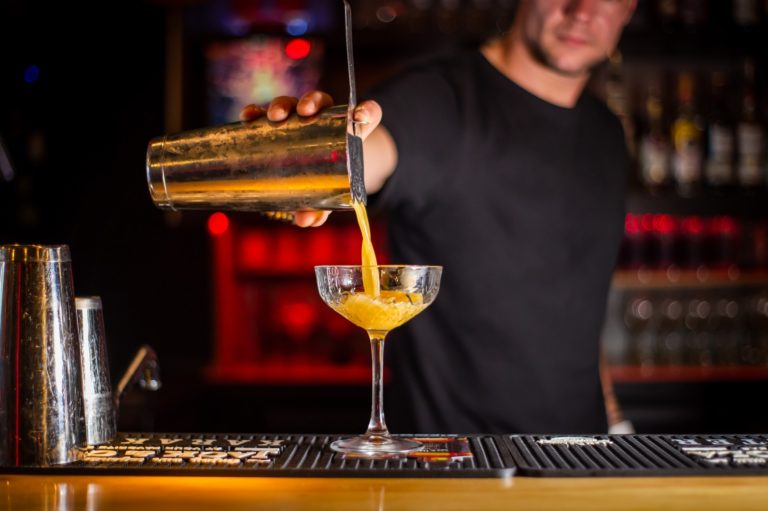 how-to-become-a-bartender-with-no-experience-umbrella